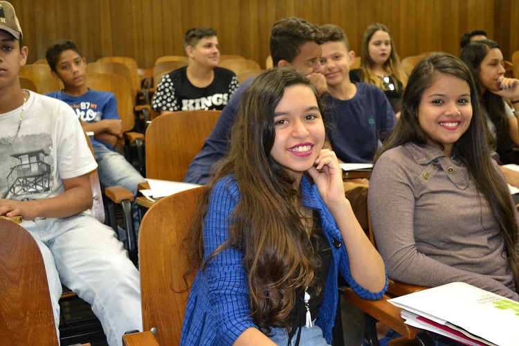 Marcela pretende fazer seleção para o técnico integrado em Instrumento Musical